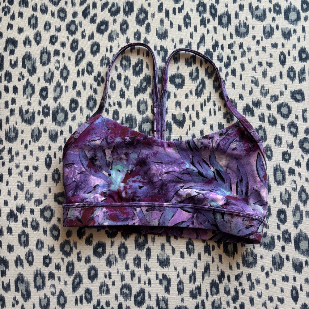 lululemon Flow Y Bra Nulu- SIZE 4